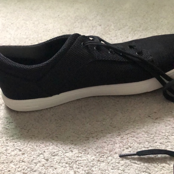 Men Ugg Sneakers size 11 - Picture 4 of 4